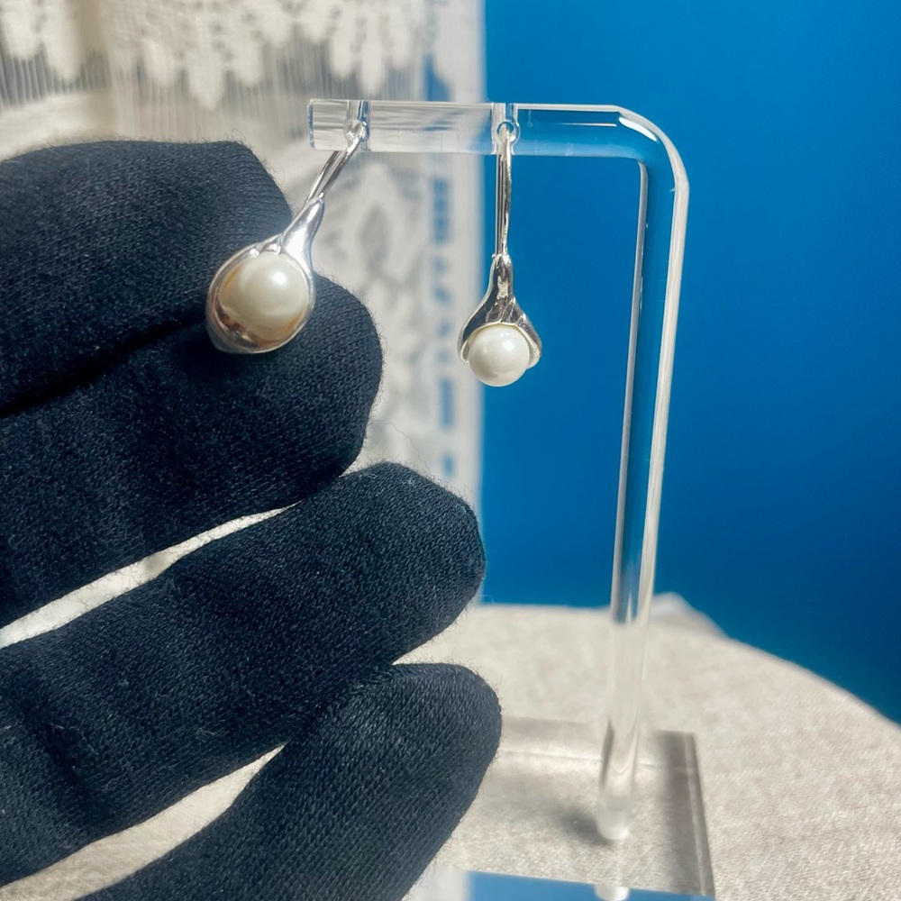 AVON 1997 Calla Lily Silver Tone Faux Pearl